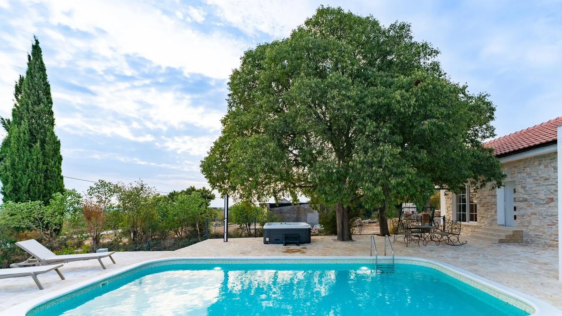 Villa Agape - Heated Pool Rastevic